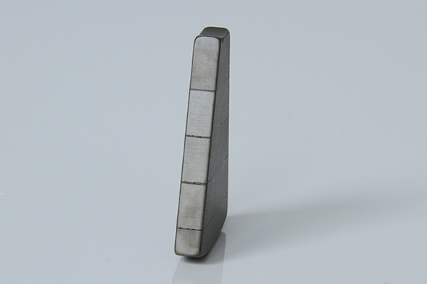 Magnete laminato a forma di ventaglio